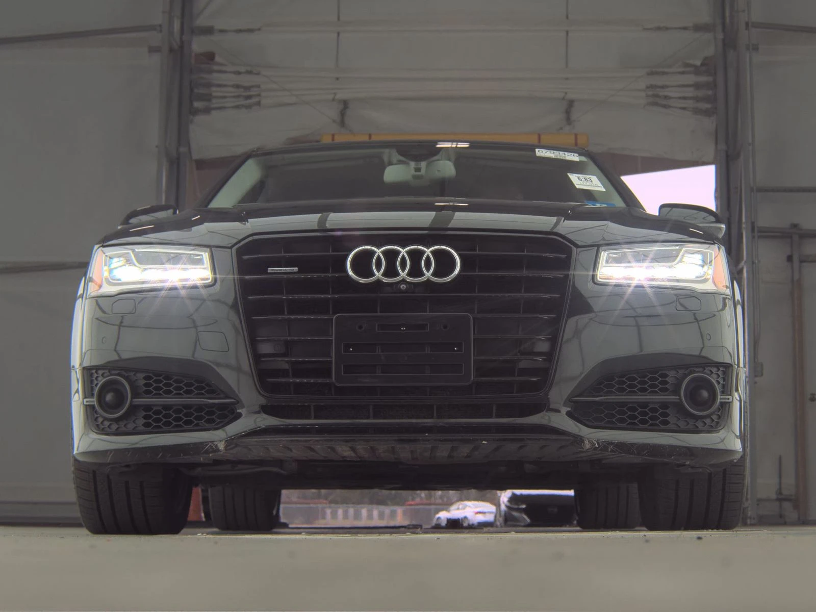 Audi A8 L 4.0T - изображение 2