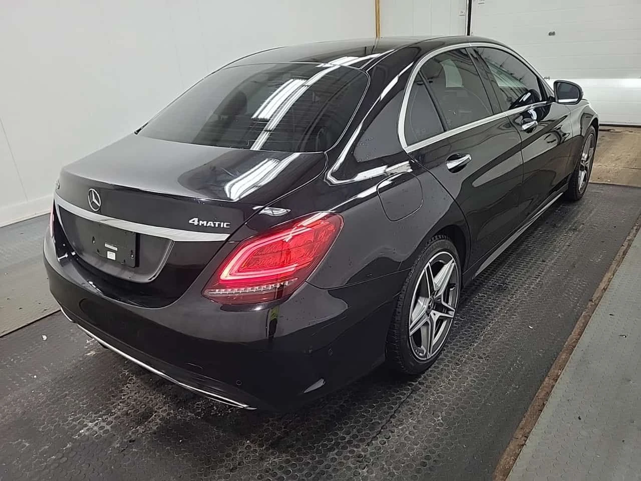 Mercedes-Benz C 300  | 4MATIC | ДВА КЛЮЧА | 360 КАМЕРИ , снимка 4 - Автомобили и джипове - 54331797