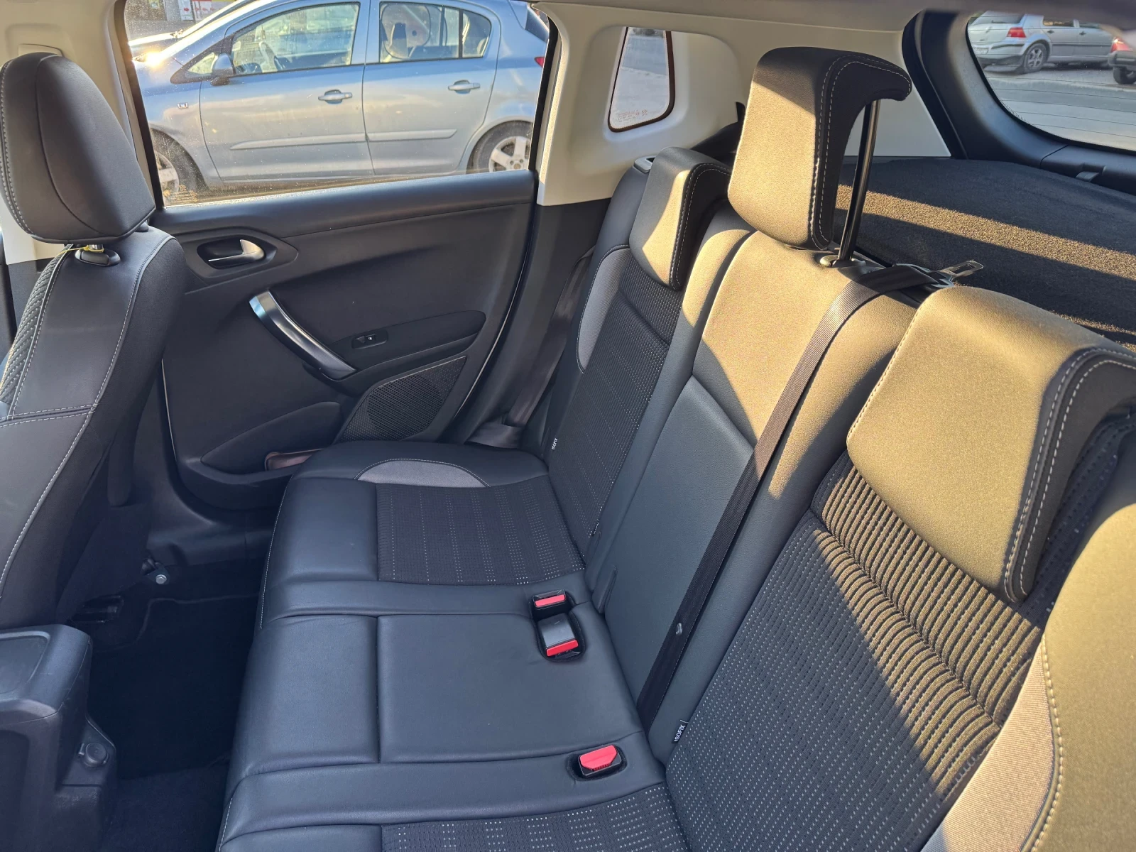 Peugeot 2008, снимка 3 - Автомобили и джипове - 54415476