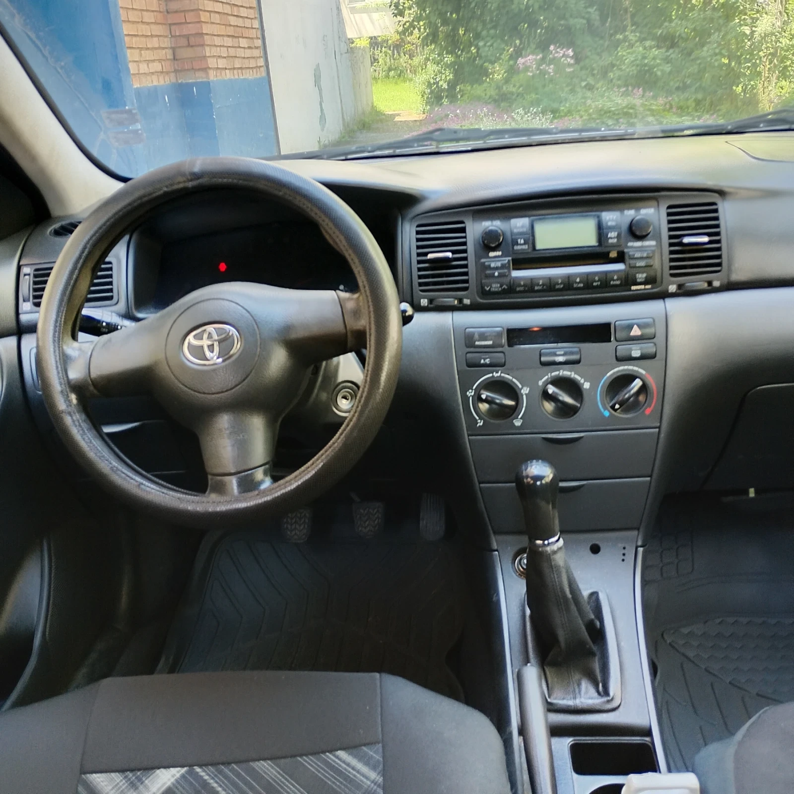 Toyota Corolla 1.4 VVT - I, снимка 8 - Автомобили и джипове - 54629914