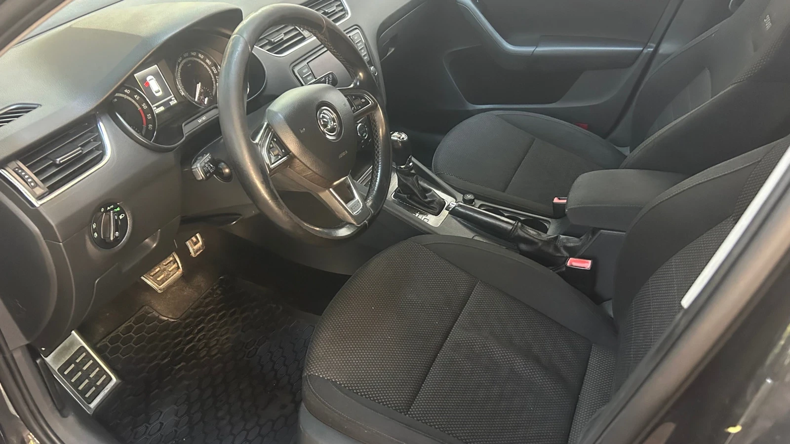 Skoda Octavia 2.0TDI scout , снимка 9 - Автомобили и джипове - 55717795
