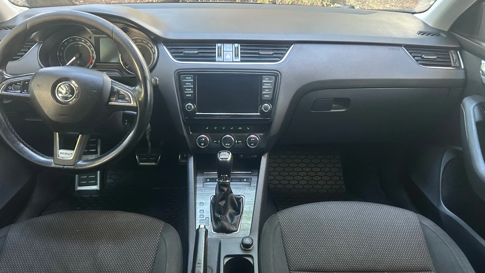 Skoda Octavia 2.0TDI scout , снимка 8 - Автомобили и джипове - 55717795