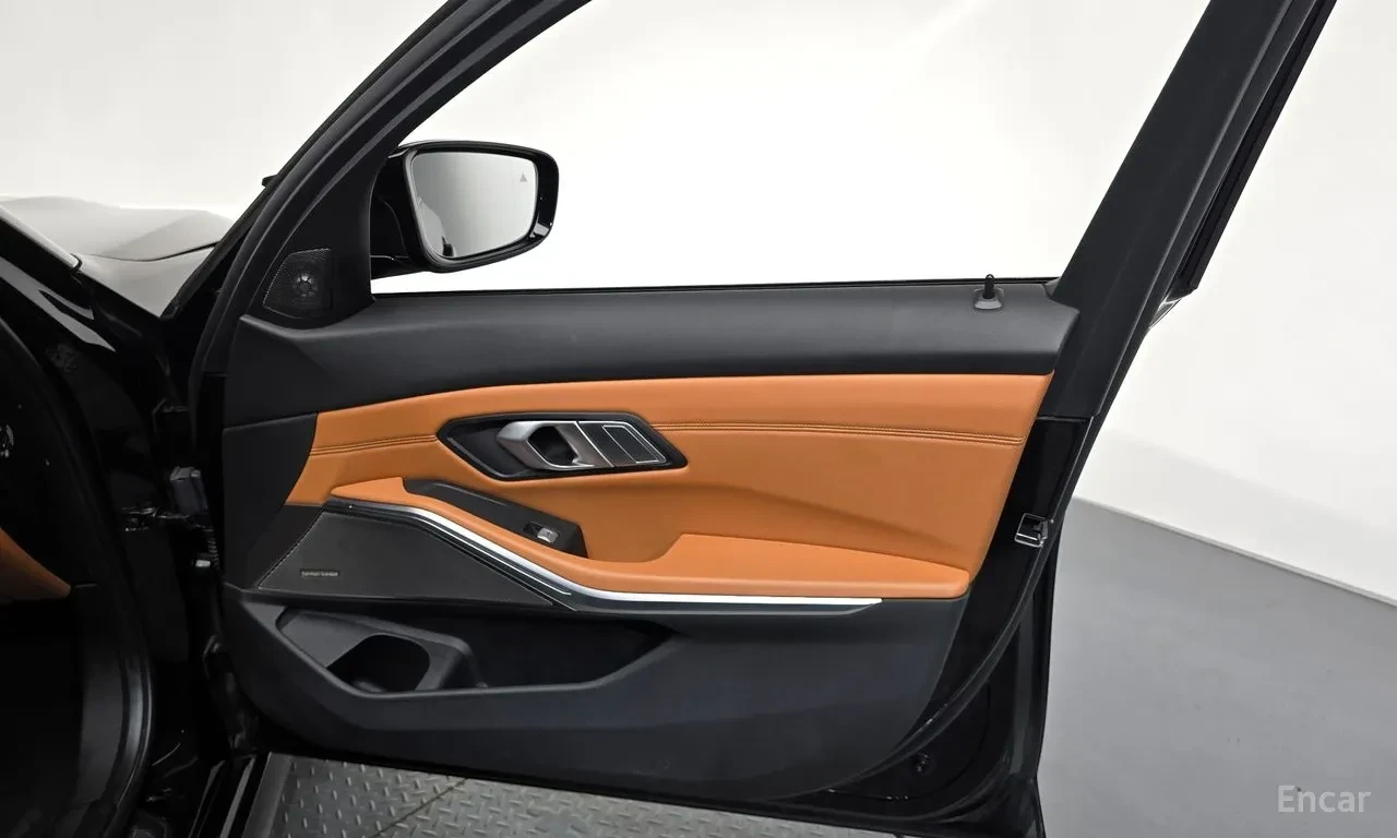 BMW 340 M-pack* Shadow-line* 360* Distronic* H&K* Laser* , снимка 13 - Автомобили и джипове - 55742250