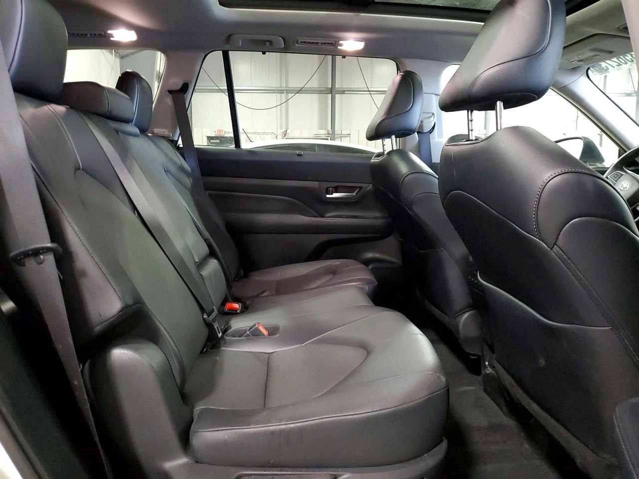 Toyota Grand Highlander HYBRID XLE, снимка 11 - Автомобили и джипове - 55950823