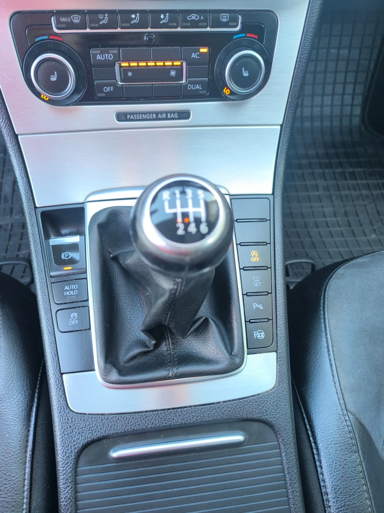 VW Passat B7 2.0/140к.с., снимка 11 - Автомобили и джипове - 56480540