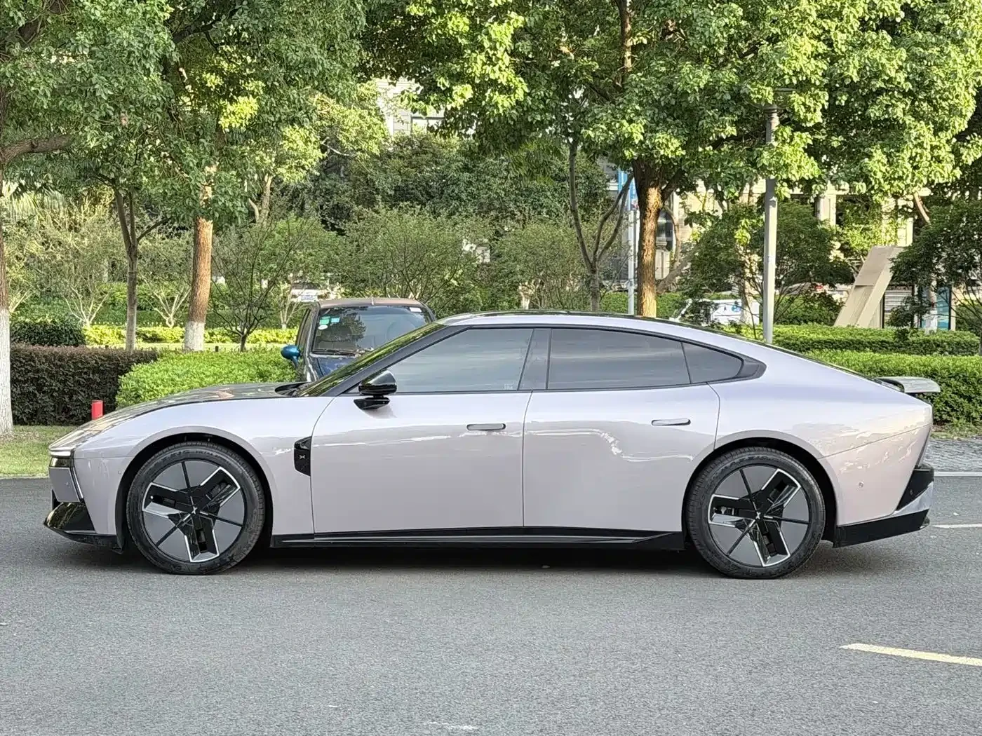 Xpeng P7 702km Long Range Edition* ПАНОРАМА* КРАЙНА ЦЕНА, снимка 7 - Автомобили и джипове - 56663377