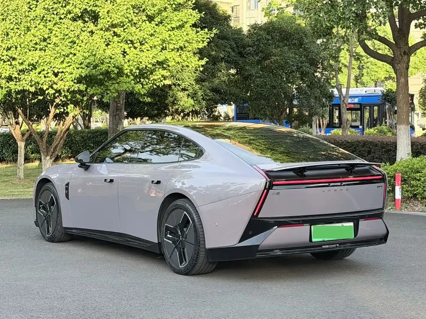 Xpeng P7 702km Long Range Edition* ПАНОРАМА* КРАЙНА ЦЕНА, снимка 4 - Автомобили и джипове - 56663377