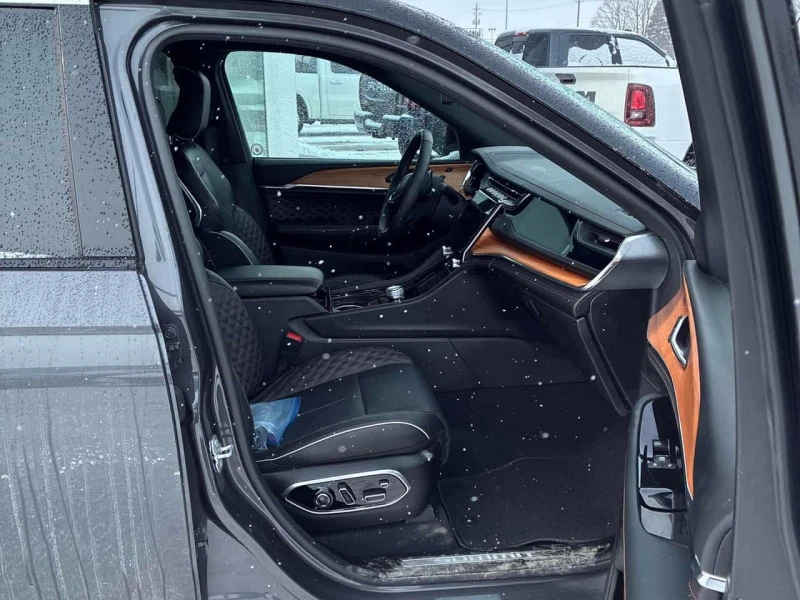 Jeep Grand cherokee Summit Reserve /360/DIS/PANO/NAVI/ОБДУХВАНЕ, снимка 10 - Автомобили и джипове - 53561031