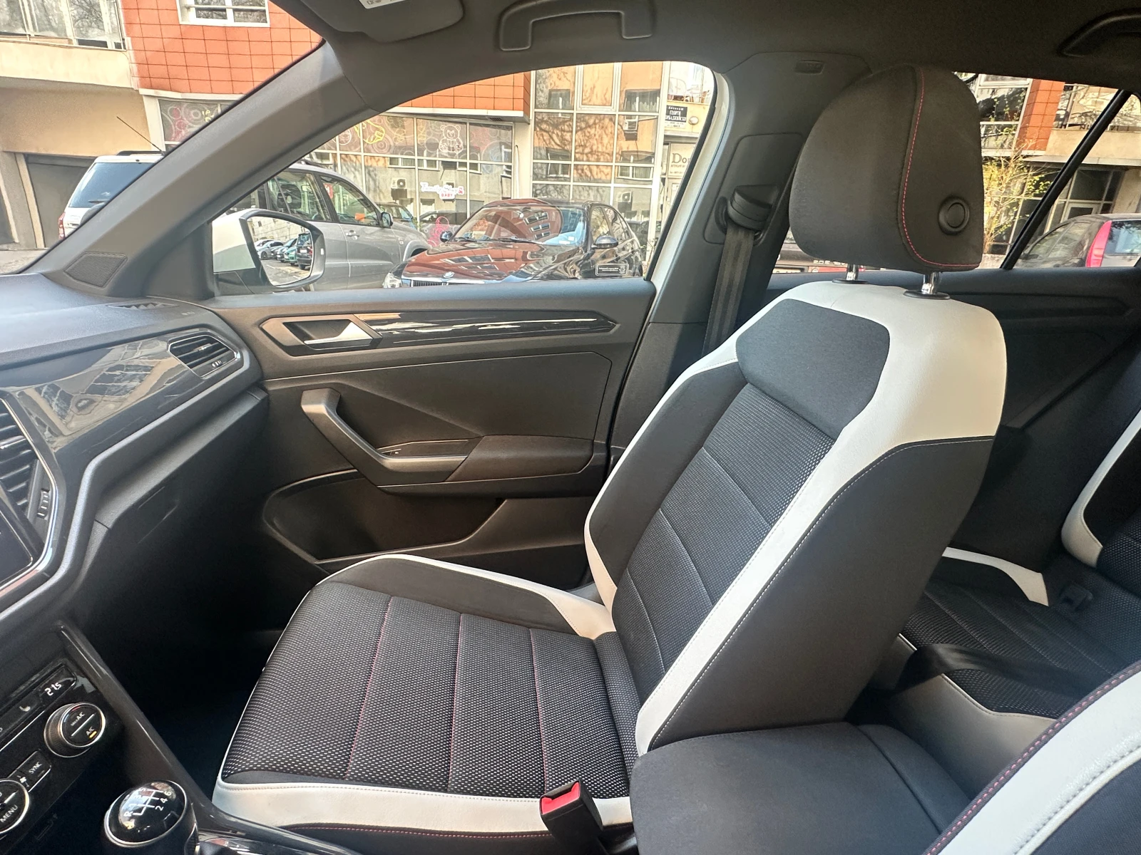 VW T-Roc Sport 1.0 l TSI GPF - изображение 10