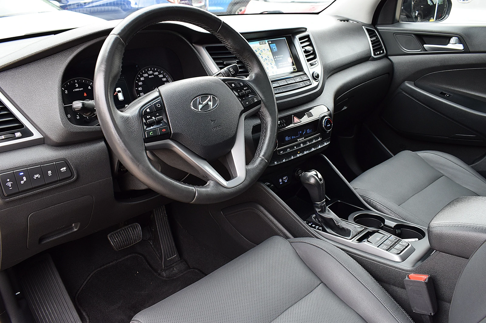 Hyundai Tucson 2.0ШВЕЙЦАРИЯ/VERTEX/4x4/АВТОМАТИК/ОБДУХВАНЕ/КАМЕРА - изображение 8