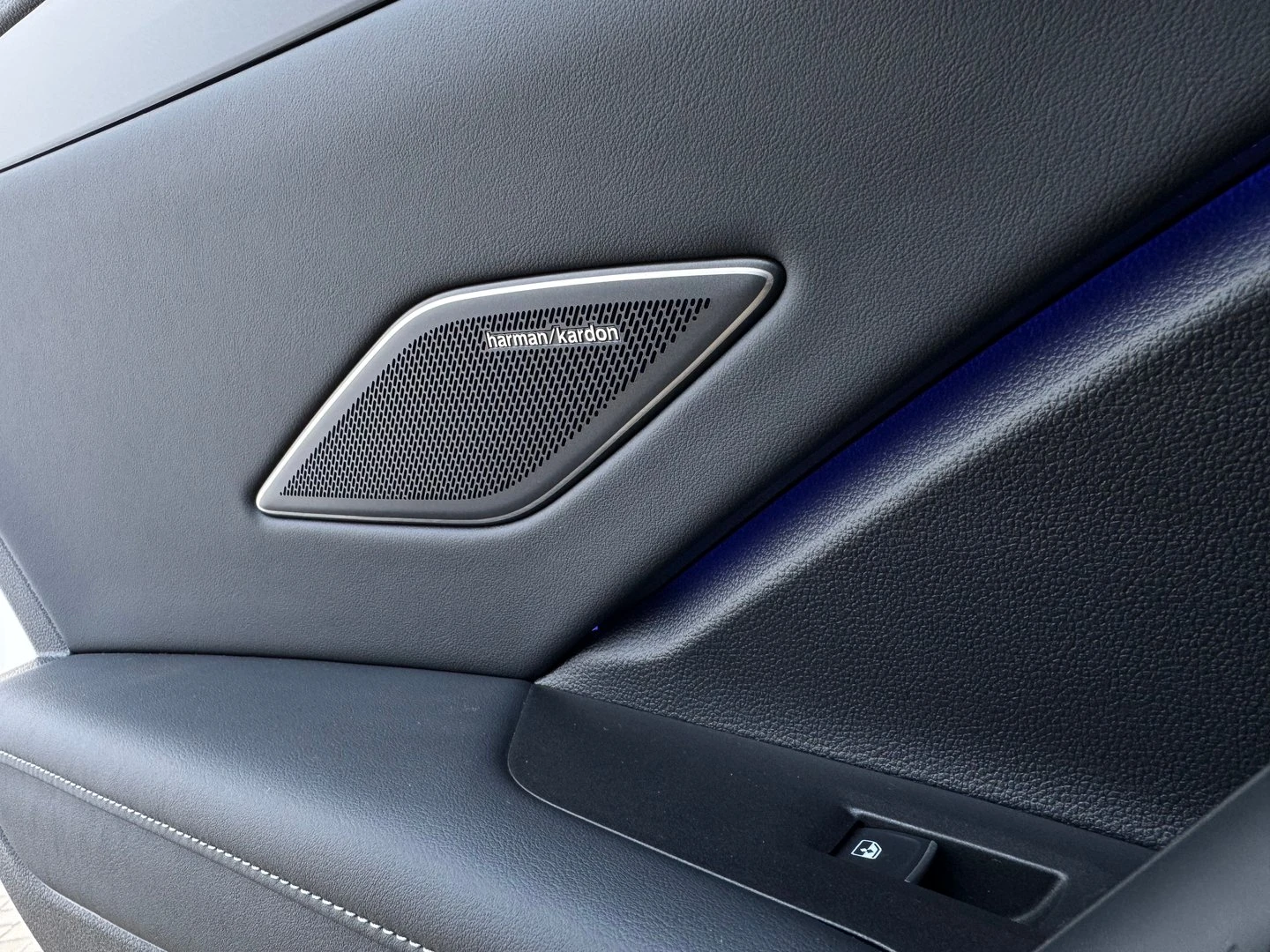 VW Tiguan R-Line Plus 2.0 TSI 4MOTION DSG - изображение 9