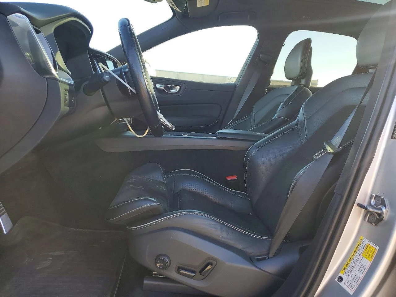 Volvo XC60 T6 R-Design* PANORAMA* ПОДГРЕВ* МЪРТВА ТОЧКА*  - изображение 7