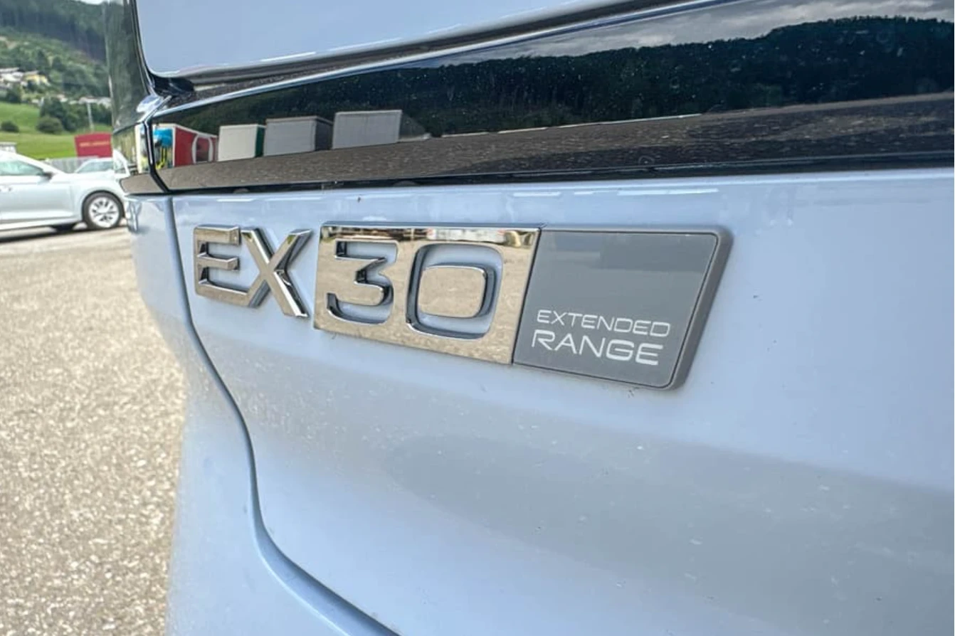 Volvo EX30, снимка 2 - Автомобили и джипове - 53835683