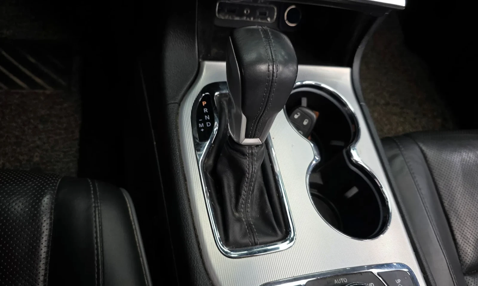 Jeep Grand cherokee SUMMIT* 3.6* DISTRONIC* ПАНОРАМА* ОБДУХВАНЕ, снимка 9 - Автомобили и джипове - 54377012