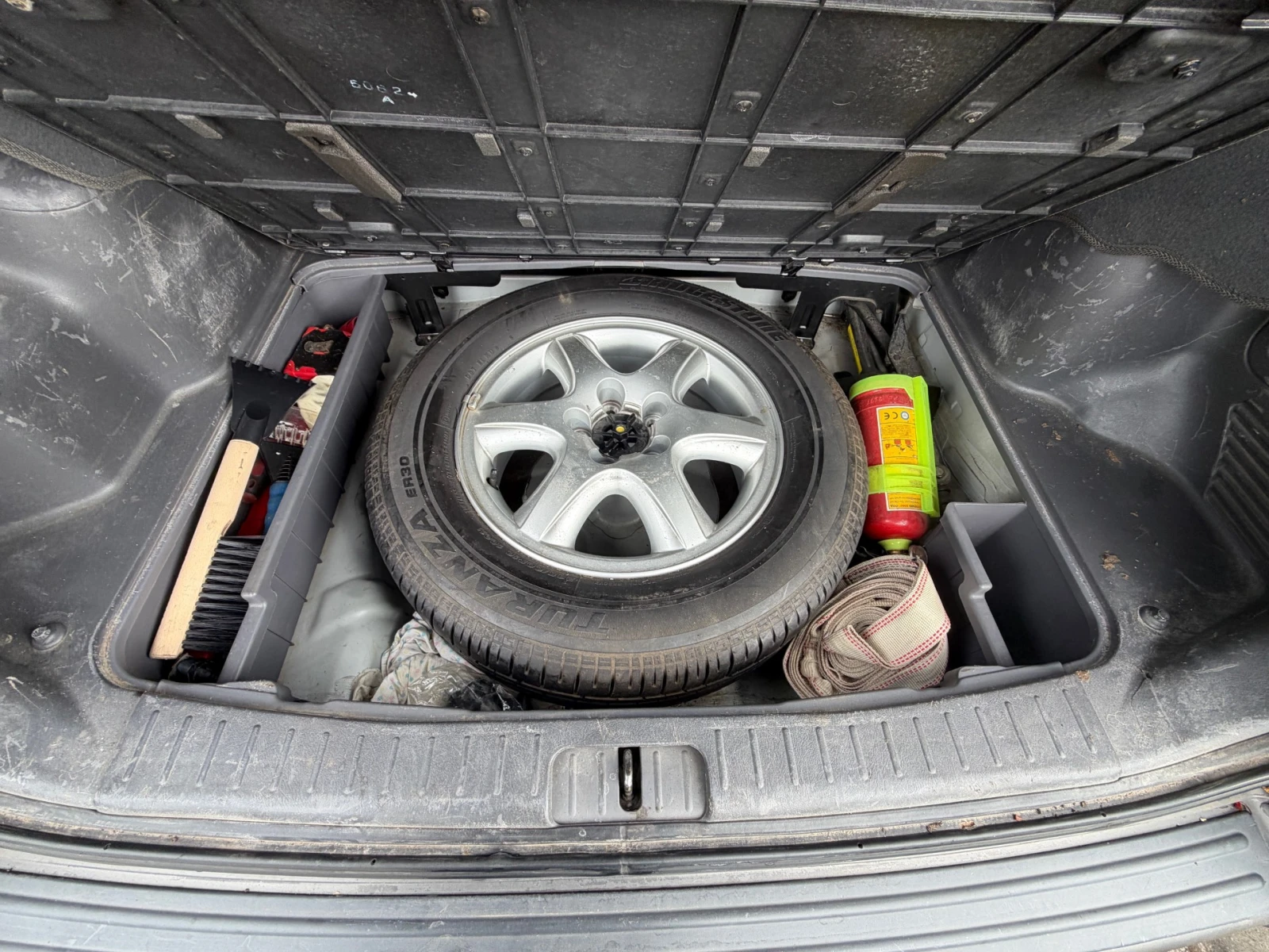 Hyundai Tucson 2.0 CRDI, снимка 14 - Автомобили и джипове - 54544898