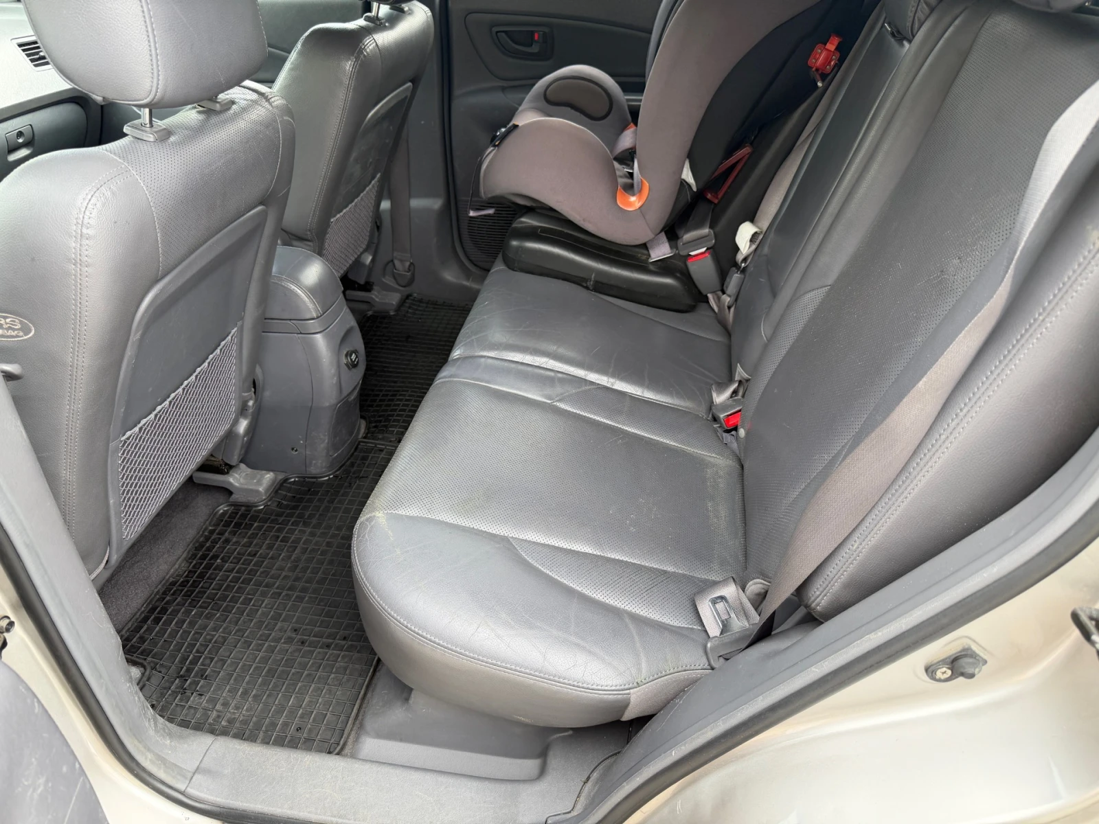 Hyundai Tucson 2.0 CRDI, снимка 10 - Автомобили и джипове - 54544898