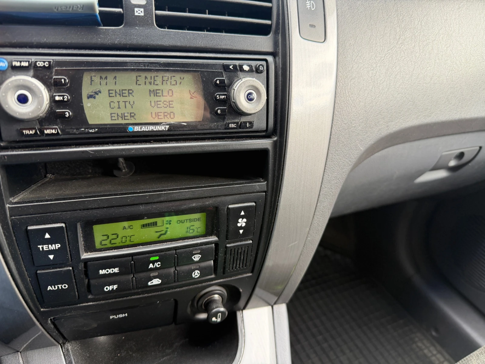 Hyundai Tucson 2.0 CRDI, снимка 13 - Автомобили и джипове - 54544898