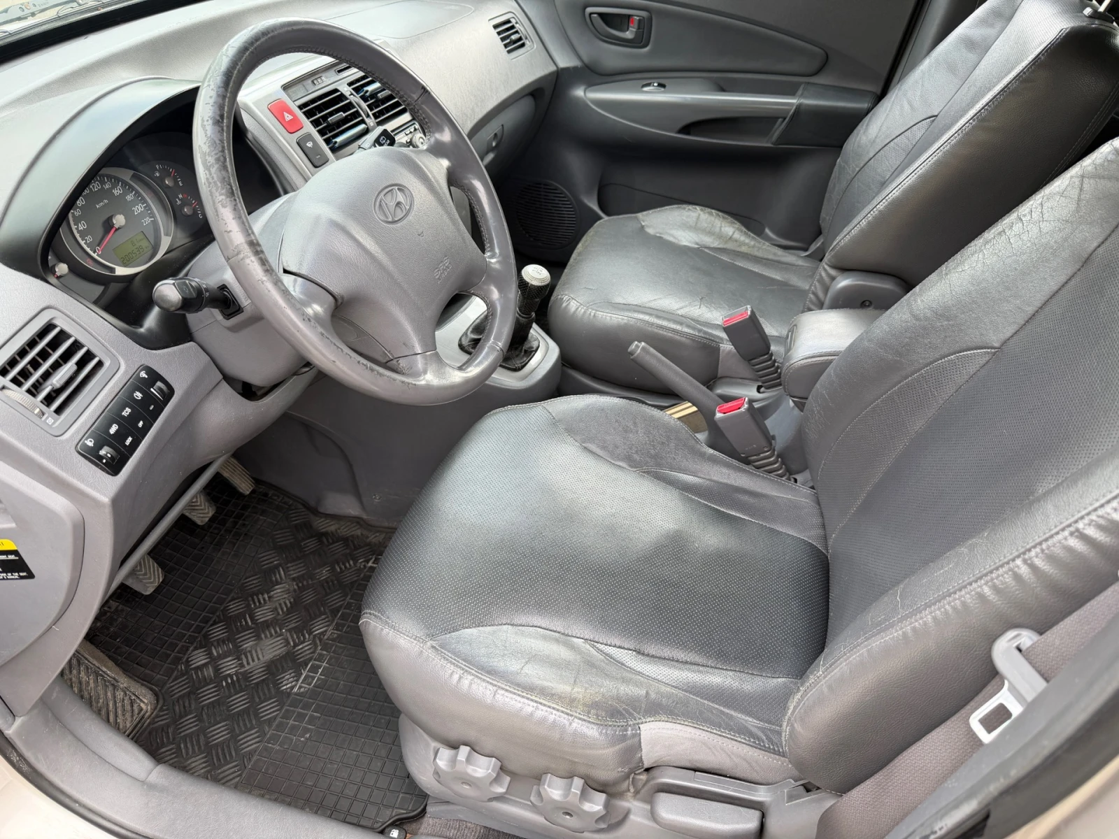Hyundai Tucson 2.0 CRDI, снимка 9 - Автомобили и джипове - 54544898