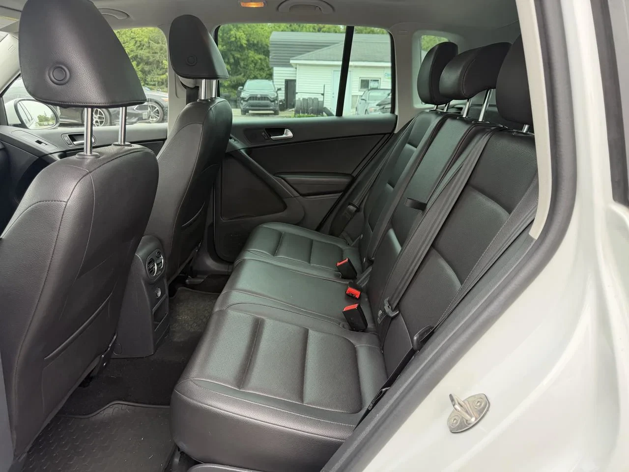 VW Tiguan 2.0 TSI* 4MOTION* WОLFSBURG EDITION* , снимка 17 - Автомобили и джипове - 56039533