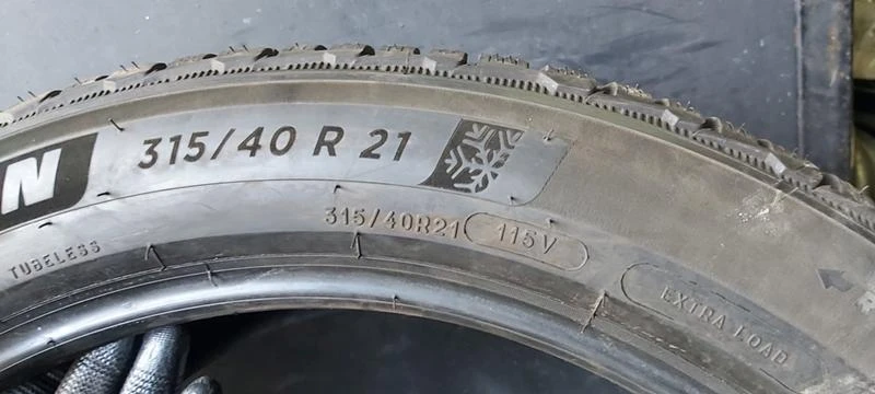 Гуми Зимни 315/40R21, снимка 9 - Гуми и джанти - 35125131