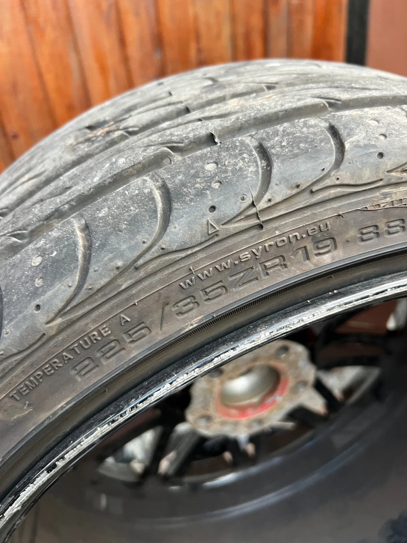    225/35R19 | Mobile.bg   5