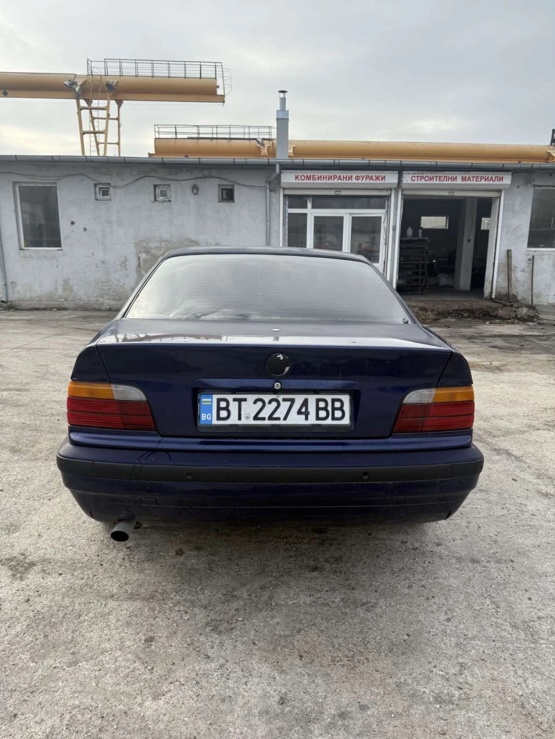 BMW 318 1.8, снимка 3 - Автомобили и джипове - 47981221