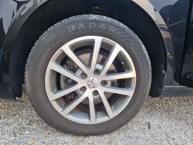 VW Touran 1.6TDi 7mesta Highline, снимка 15 - Автомобили и джипове - 50634675