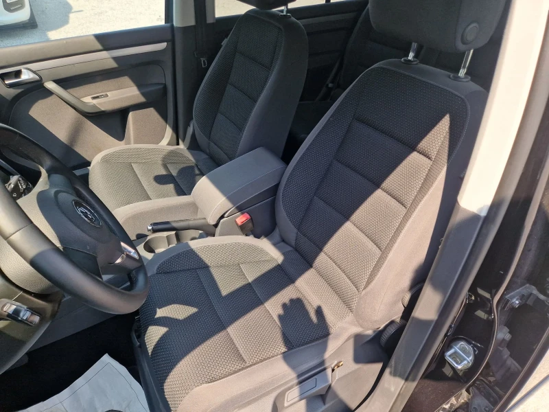 VW Touran 1.6TDi 7mesta Highline, снимка 8 - Автомобили и джипове - 50634675