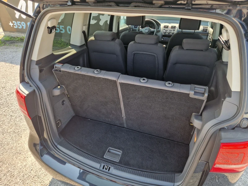 VW Touran 1.6TDi 7mesta Highline, снимка 14 - Автомобили и джипове - 50634675