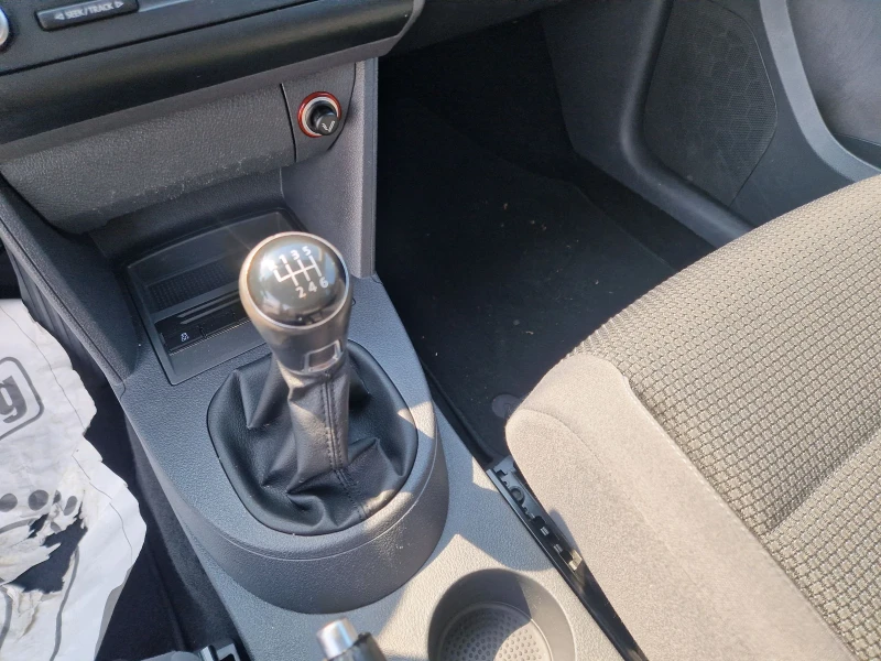 VW Touran 1.6TDi 7mesta Highline, снимка 16 - Автомобили и джипове - 50634675