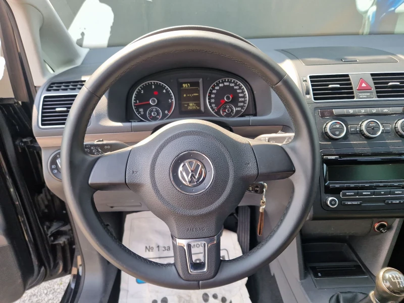 VW Touran 1.6TDi 7mesta Highline, снимка 12 - Автомобили и джипове - 50634675