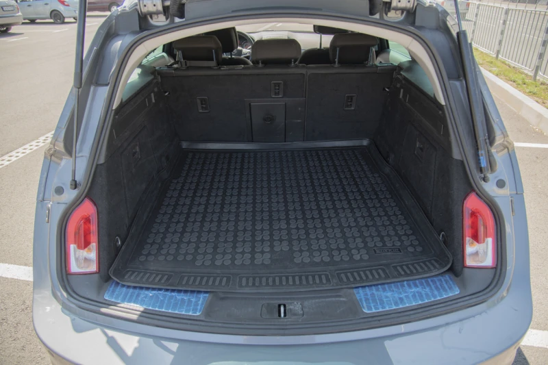 Opel Insignia Cosmo Sports Tourer B 2.0DTH, снимка 8 - Автомобили и джипове - 52537968