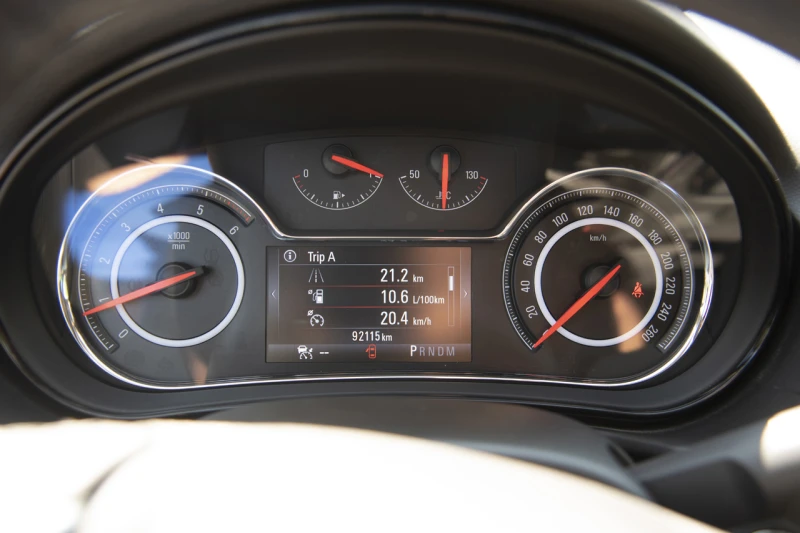 Opel Insignia Cosmo Sports Tourer B 2.0DTH, снимка 11 - Автомобили и джипове - 52537968