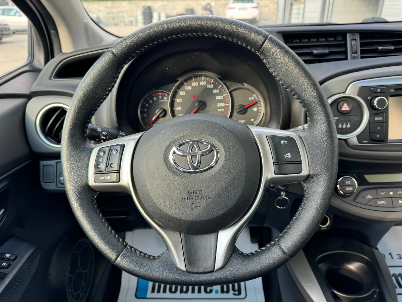 Toyota Yaris 1.0 i камера/ климатроник/ 121000 км!!! - изображение 10