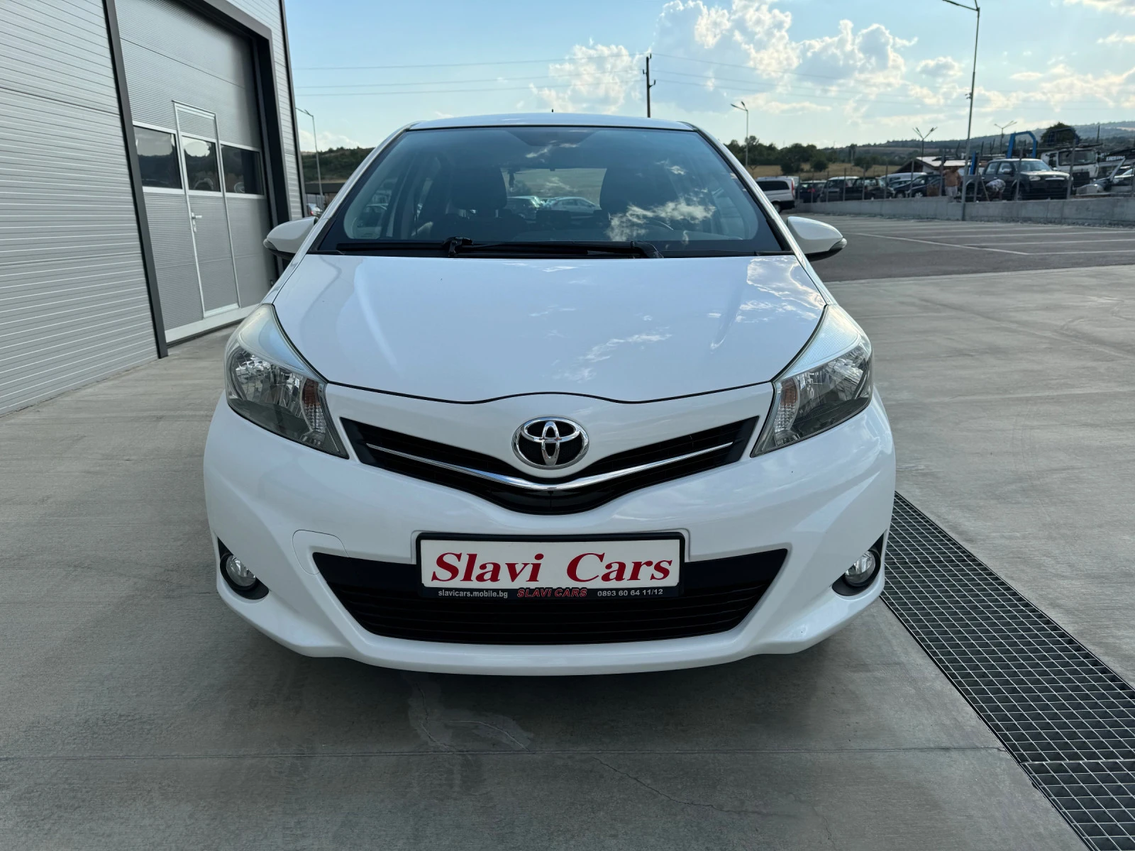 Toyota Yaris 1.0 i камера/ климатроник/ 121000 км!!! - изображение 2