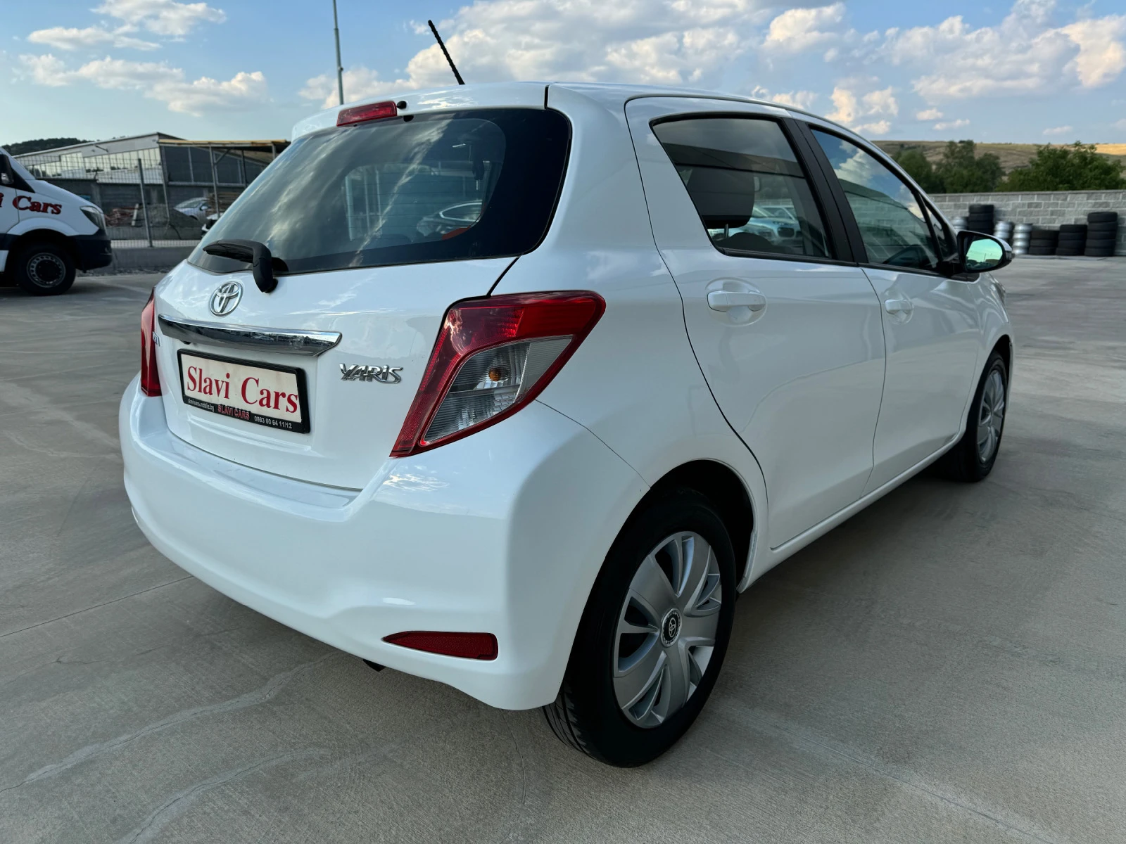 Toyota Yaris 1.0 i камера/ климатроник/ 121000 км!!! - изображение 4