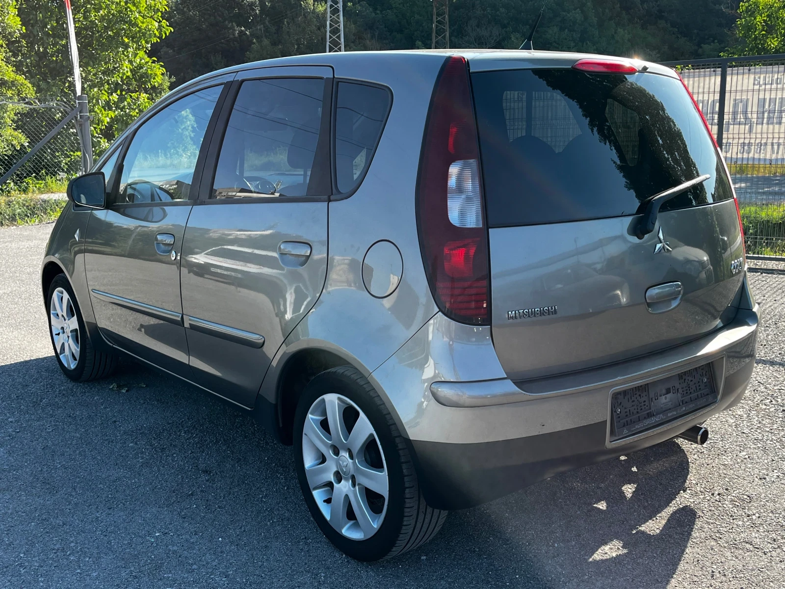 Mitsubishi Colt 1.3i CLIMA - изображение 3