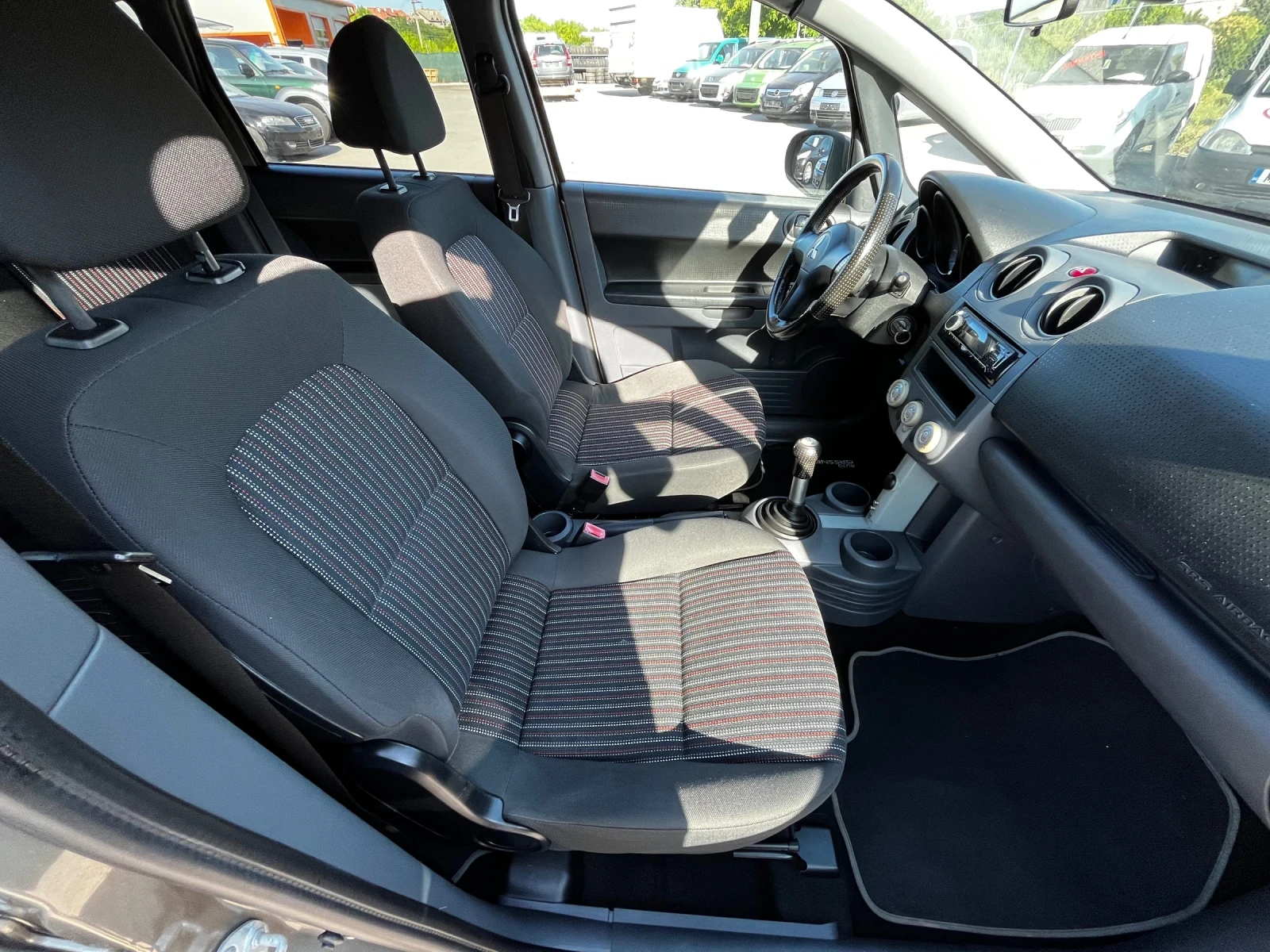 Mitsubishi Colt 1.3i CLIMA - изображение 10