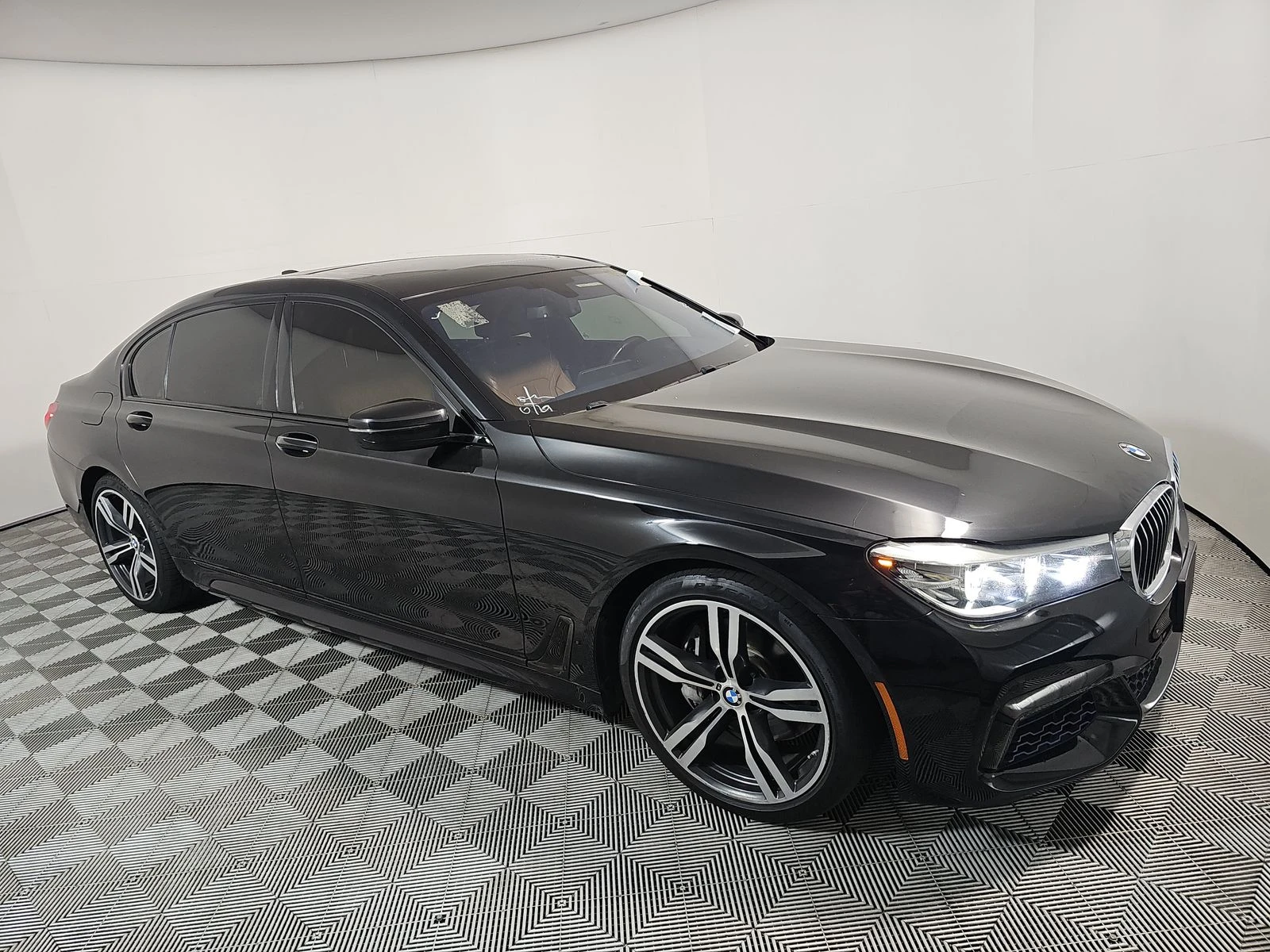 BMW 740 * M SPORT * harman kardon* Heads-Up* подгрев* обду - изображение 2