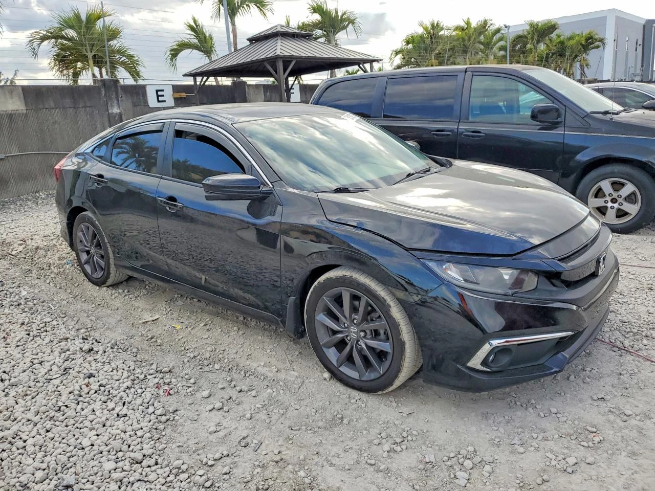 Honda Civic 1.5* РЕАЛНИ КМ* ПЕРФЕКТНА, снимка 2 - Автомобили и джипове - 53747260