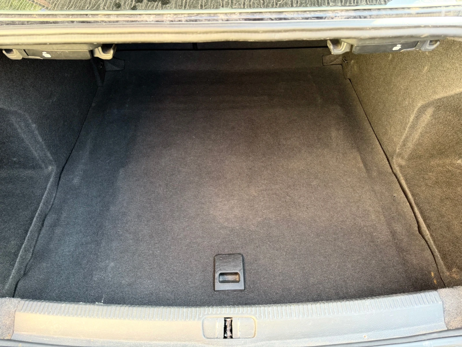 VW Passat 1.6 TDI, снимка 8 - Автомобили и джипове - 53917634