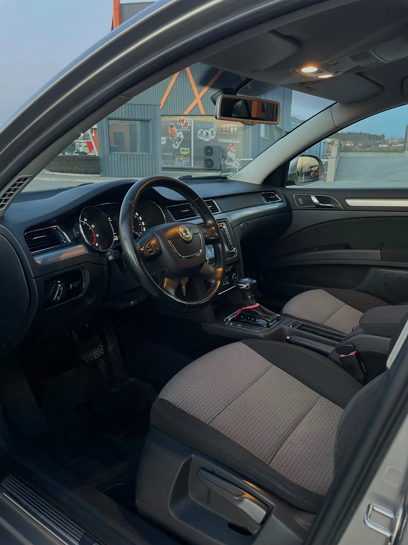 Skoda Superb, снимка 6 - Автомобили и джипове - 54019249