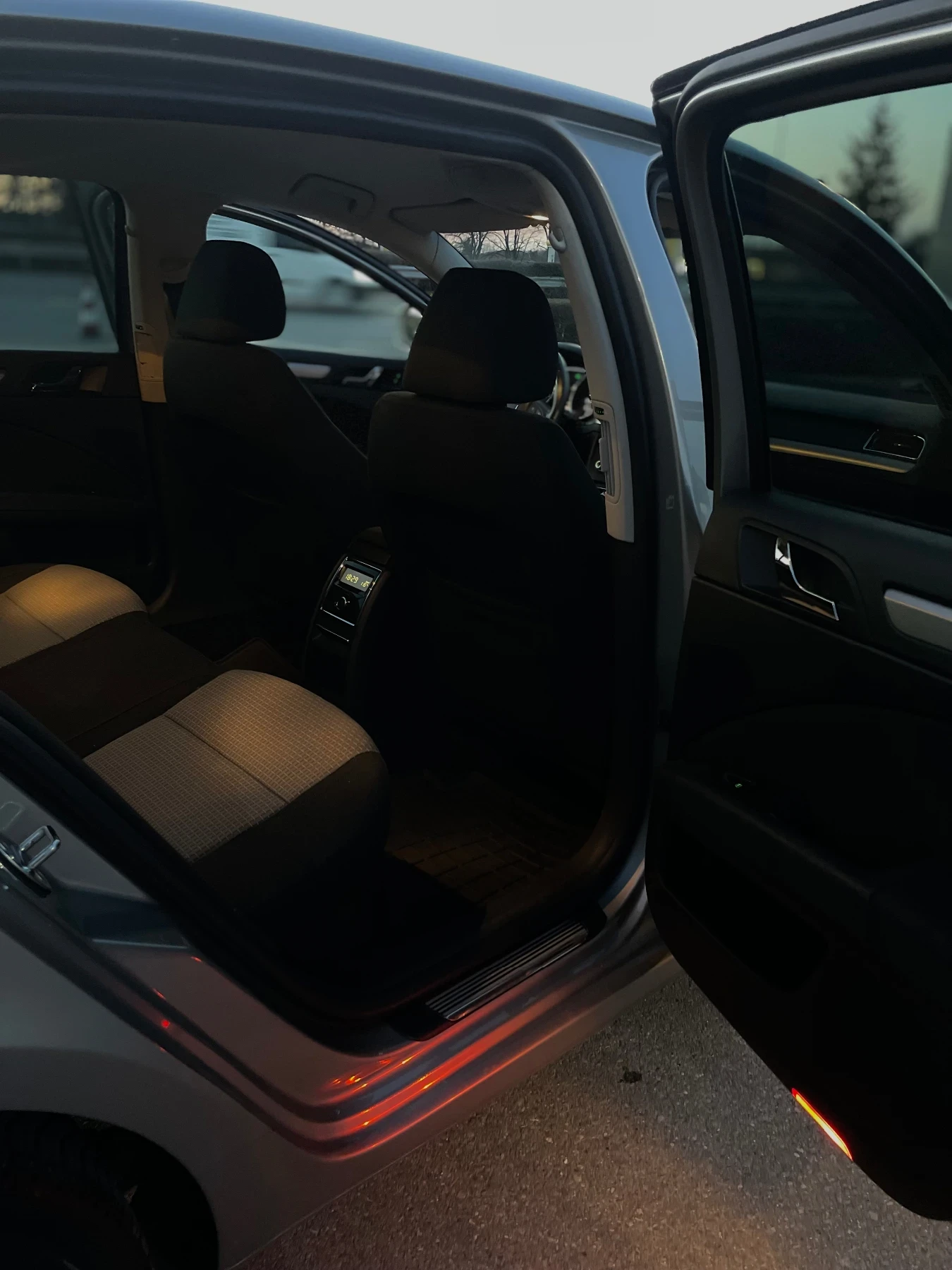 Skoda Superb, снимка 9 - Автомобили и джипове - 54019249