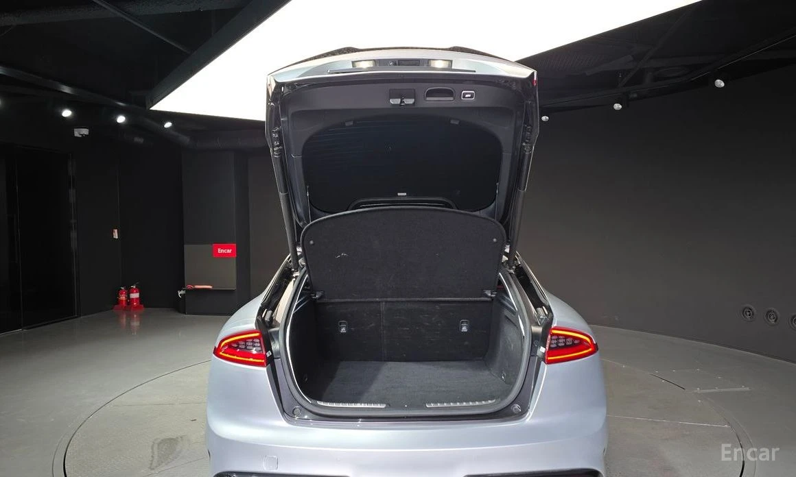 Kia Stinger * 3.3T* AWD* GT* ПОДГРЕВ* ОБДУХВАНЕ* ПАНОРАМА* HEA, снимка 17 - Автомобили и джипове - 54113073