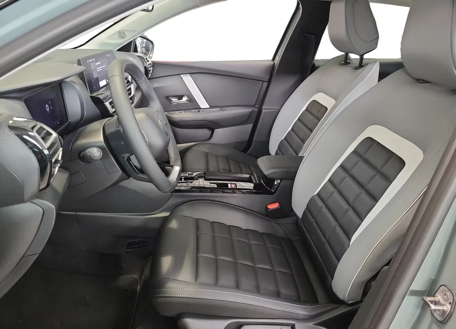 Citroen C4 e-MAX/156HP/CAM/HUD/NAVI/LED/CPLAY/DIGI/139q, снимка 4 - Автомобили и джипове - 54135519