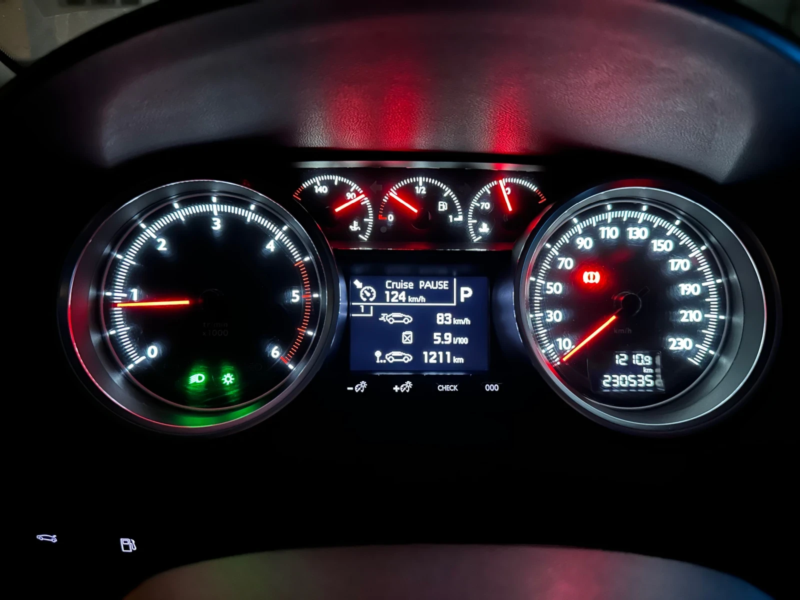 Peugeot 508 2.0HDi 181hp / Кожа / Шибедах / FULL LED, снимка 17 - Автомобили и джипове - 54393908