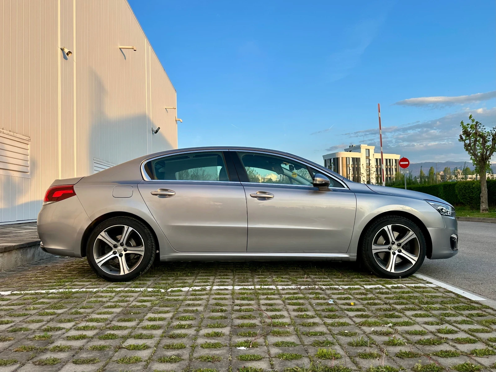 Peugeot 508 2.0HDi 181hp / Кожа / Шибедах / FULL LED, снимка 4 - Автомобили и джипове - 54393908