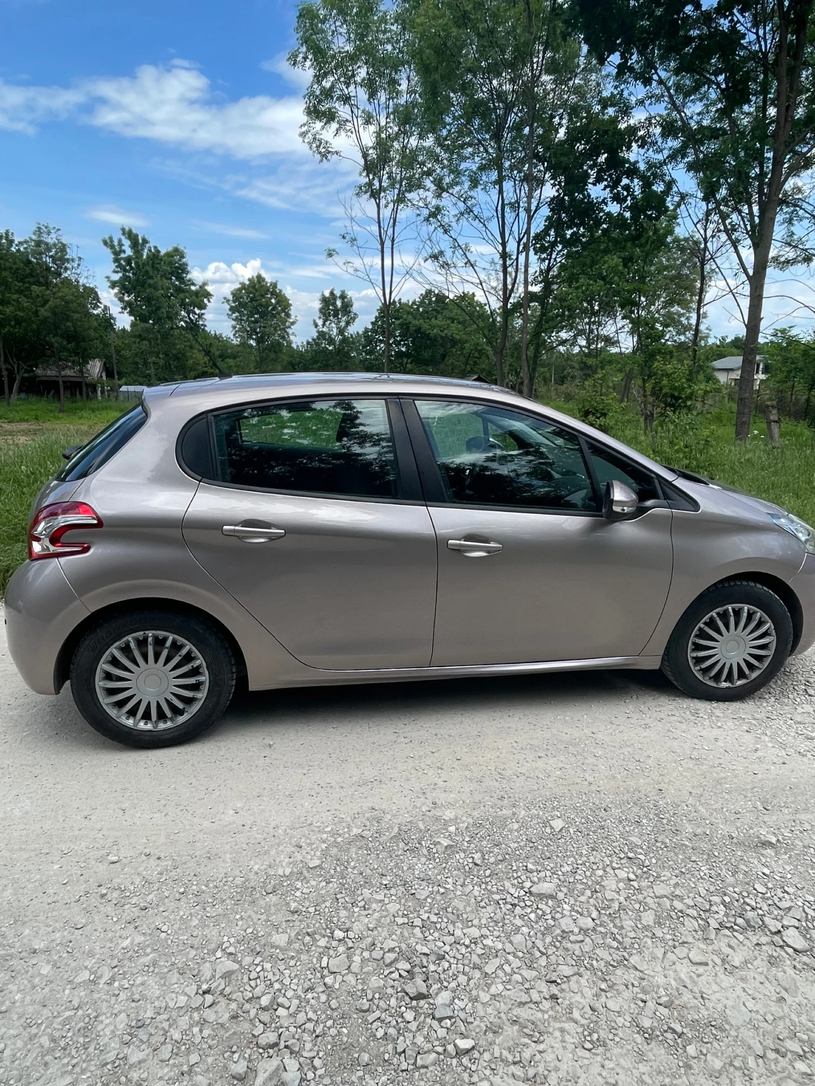 Peugeot 208, снимка 3 - Автомобили и джипове - 54768561