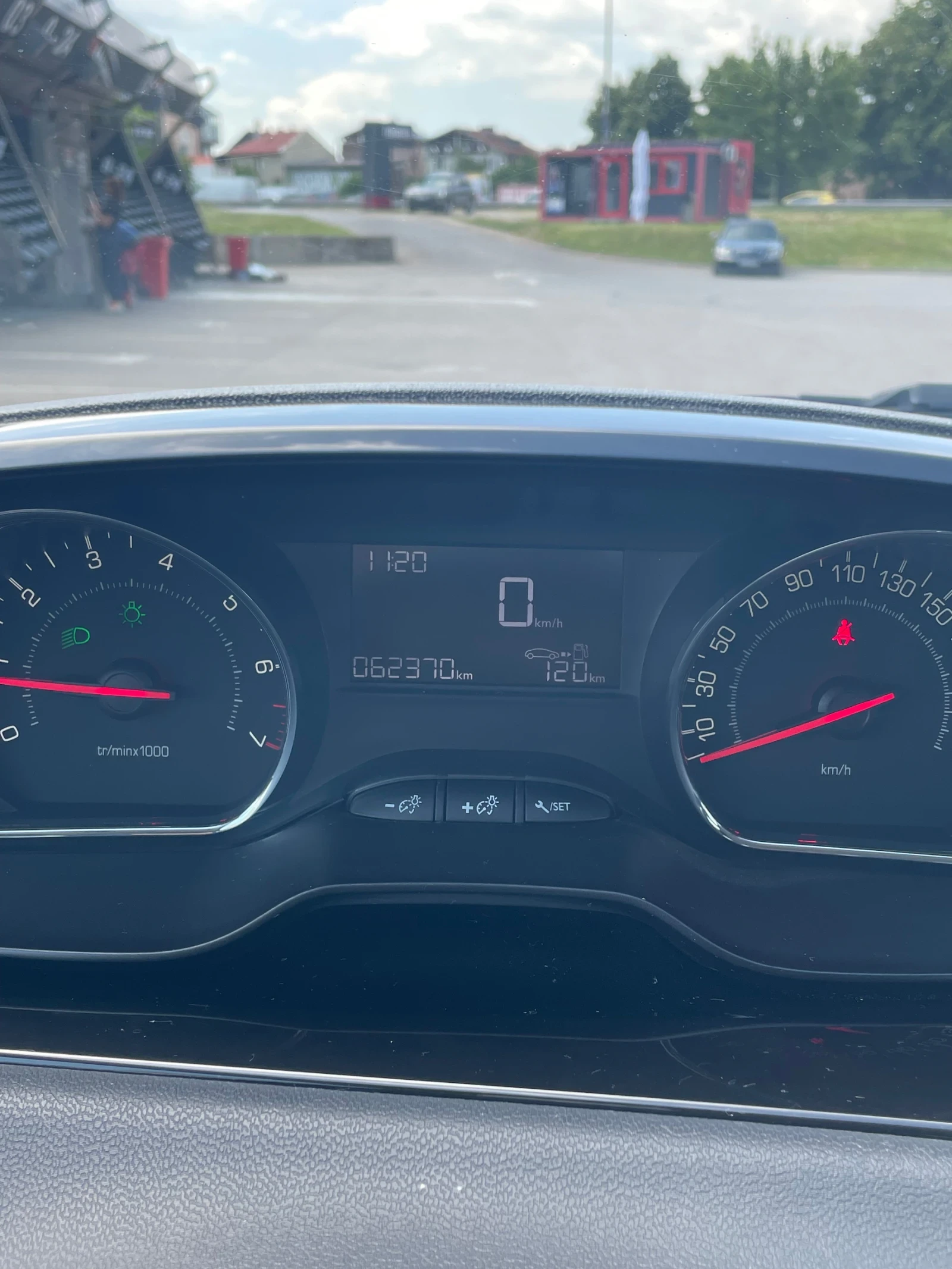 Peugeot 208, снимка 5 - Автомобили и джипове - 54768561