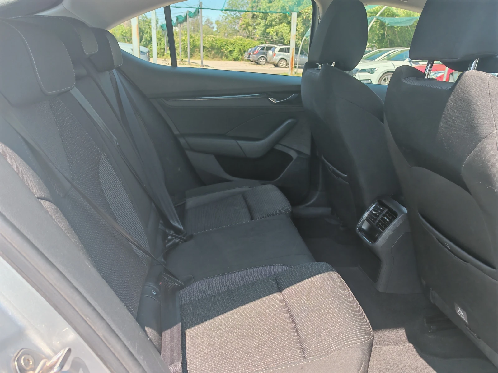 Skoda Octavia 1.5 TSI DSG, снимка 9 - Автомобили и джипове - 55477260